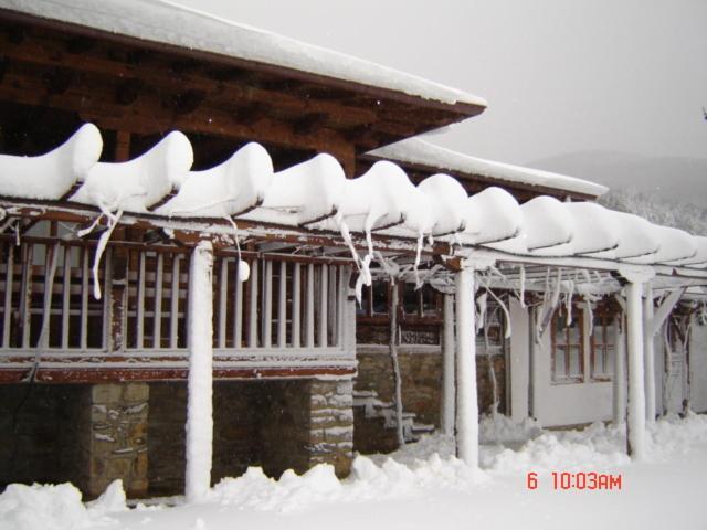 The House With The Vine Guest House Zheravna Εξωτερικό φωτογραφία