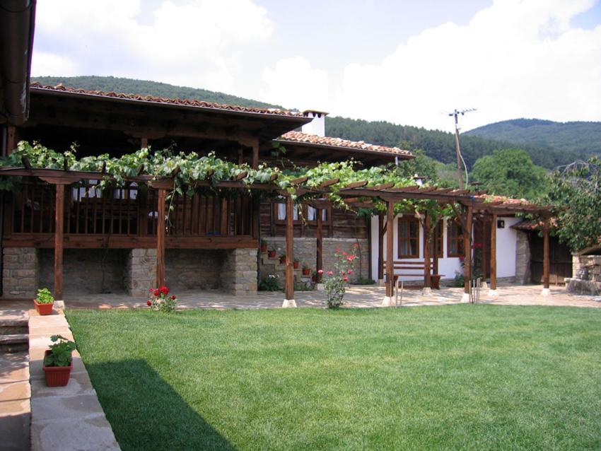 The House With The Vine Guest House Zheravna Εξωτερικό φωτογραφία